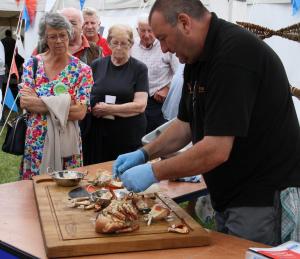 Crabstock demonstration - picking a crab